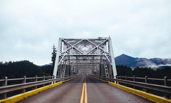 Steel truss bridge